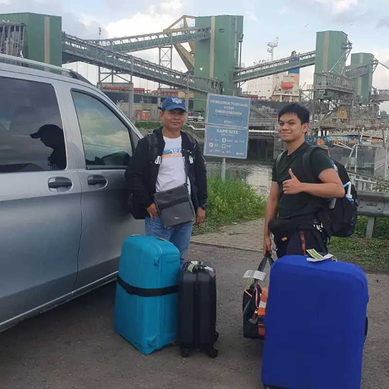 "Satisfied shipping customers with suitcases picked up by Region Taxi Spijkenisse for transportation from port to airport"